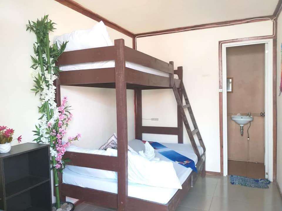 Backpackers Inn Gardenview Inn Эль-Нидо Экстерьер фото
